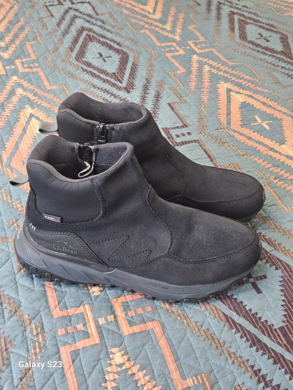 L.L. Bean Womans Black Snow Sneaker Waterproof Zipper Ankle Boots